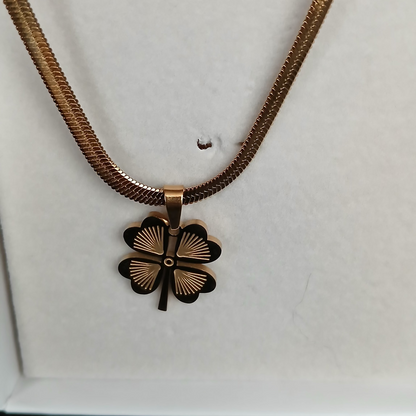 🍀 Chaîne avec pendentif trèfle 🍀