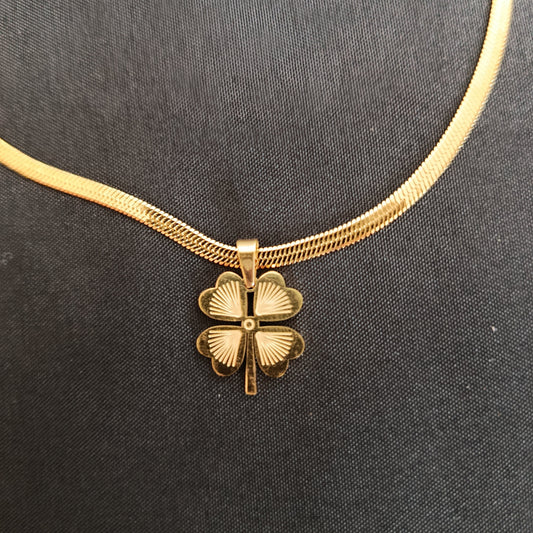 🍀 Chaîne avec pendentif trèfle 🍀