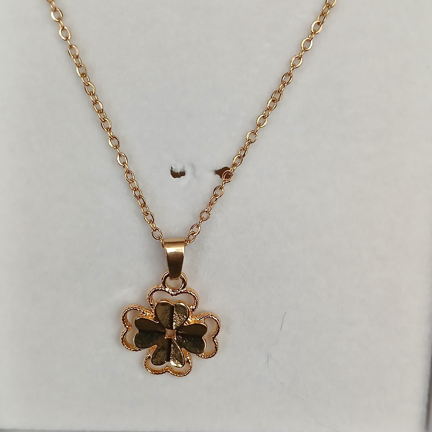🍀 Chaîne avec pendentif trèfle 1🍀