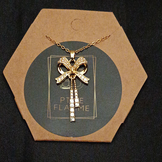 Collier pendentif noeud papillon